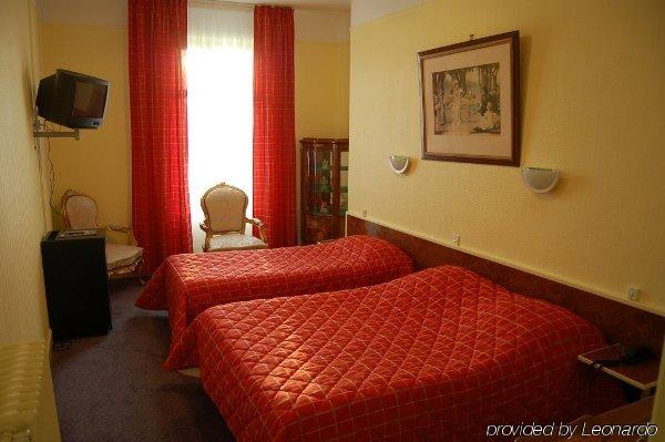 Hotel Bristol Реймс Стая снимка